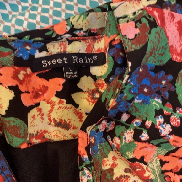 Adorable bright floral fitted blazer by Sweet Rain - Picture 2 of 8